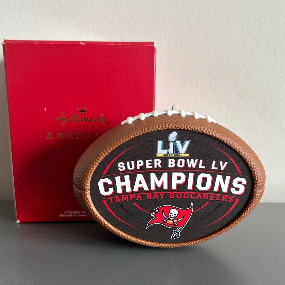 Hallmark 2021 Super Bowl LV Champions Tampa Bay Buccaneers Keepsake Ornament